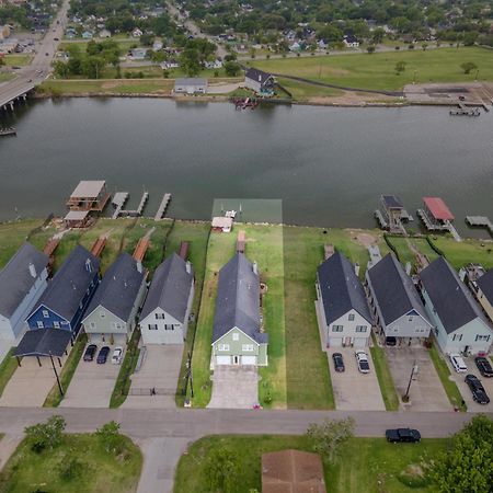 Luxury Waterfront Home Family And Pet Friendly Near Surfside Beach 11 Mins Фріпорт Екстер'єр фото