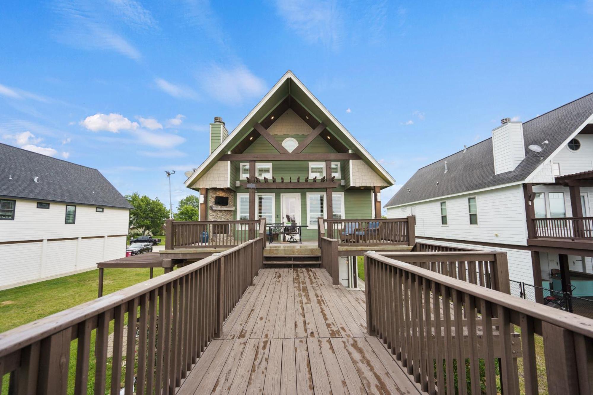 Luxury Waterfront Home Family And Pet Friendly Near Surfside Beach 11 Mins Фріпорт Екстер'єр фото