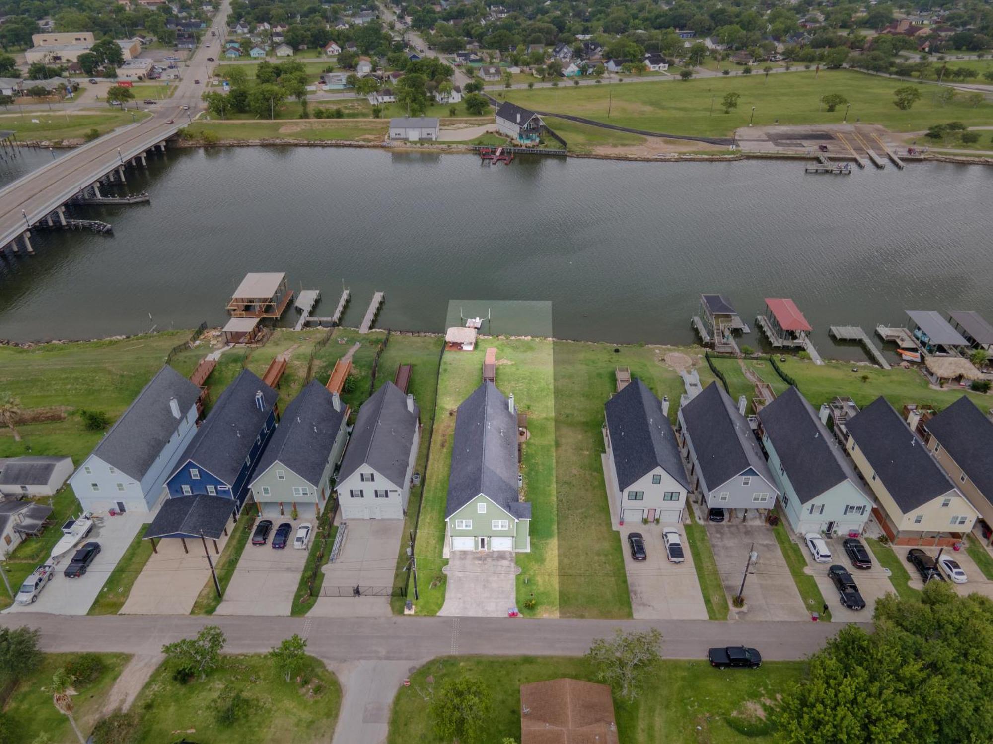 Luxury Waterfront Home Family And Pet Friendly Near Surfside Beach 11 Mins Фріпорт Екстер'єр фото