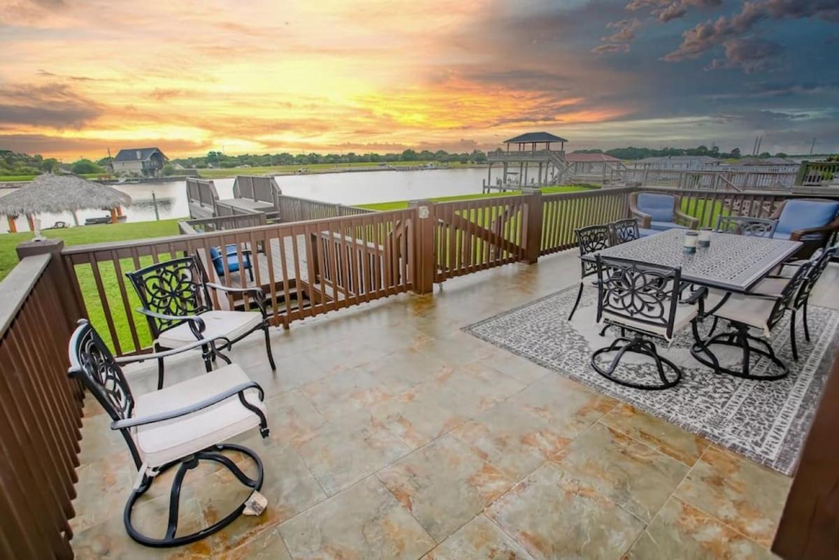 Luxury Waterfront Home Family And Pet Friendly Near Surfside Beach 11 Mins Фріпорт Екстер'єр фото